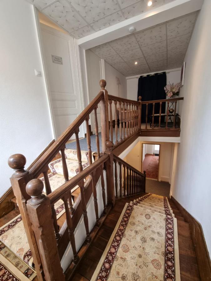 Le Manoir- Cluny Bed & Breakfast Екстериор снимка