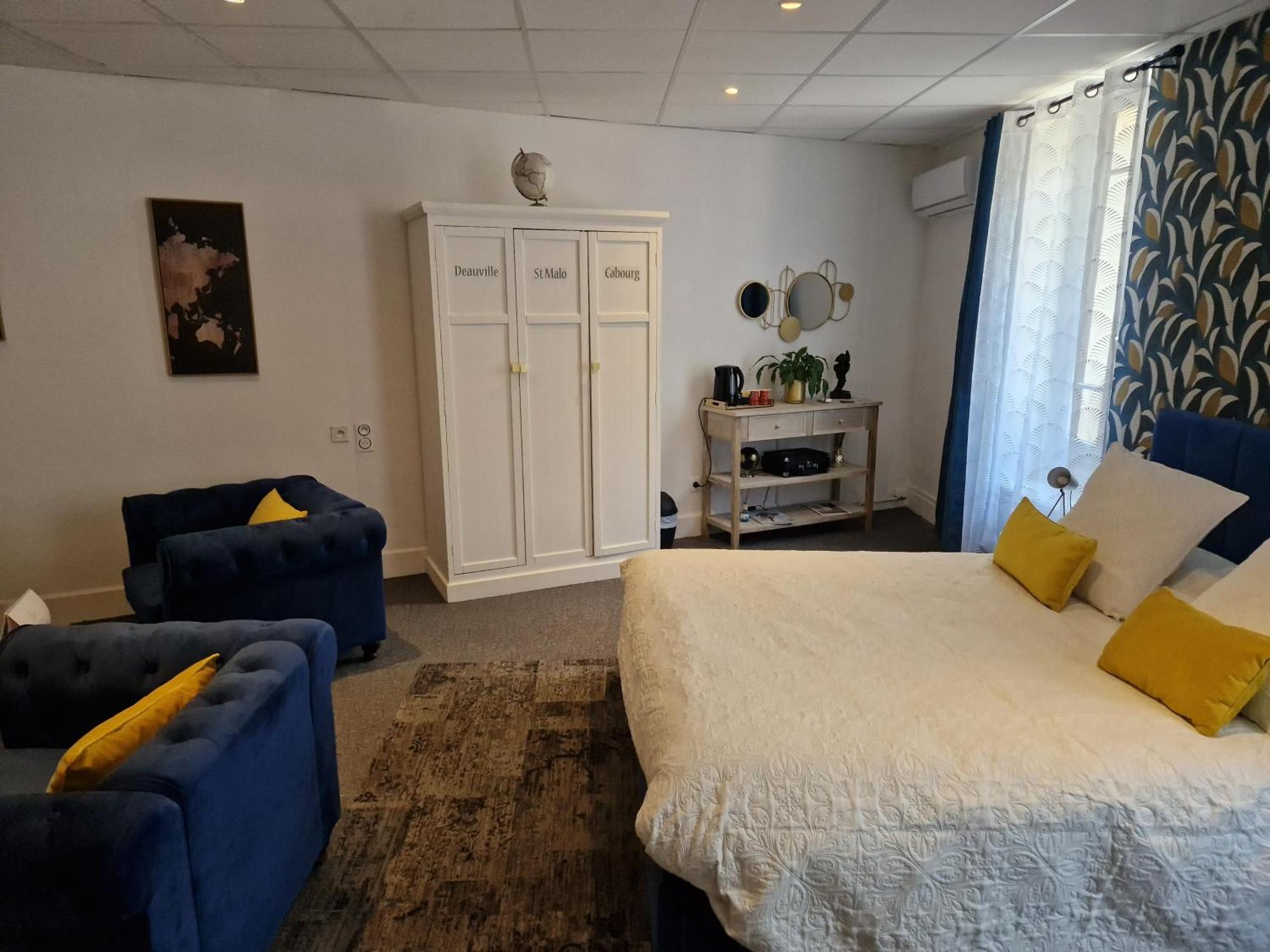 Le Manoir- Cluny Bed & Breakfast Екстериор снимка
